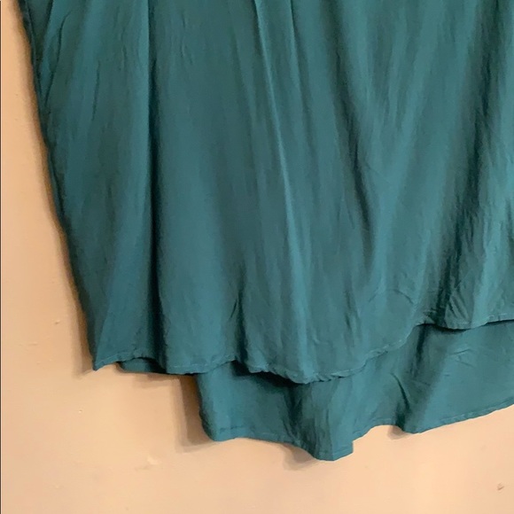 Old Navy XXL Slinky V-Neck Tank - Picture 3 of 6